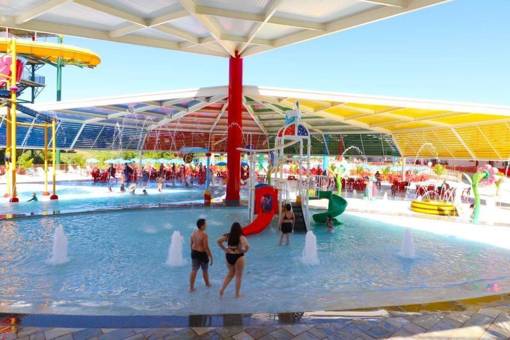 Spazzio Diroma Com Acesso Ao Acqua Park - Temporada Cn Adriele Caldas Novas Dış mekan fotoğraf